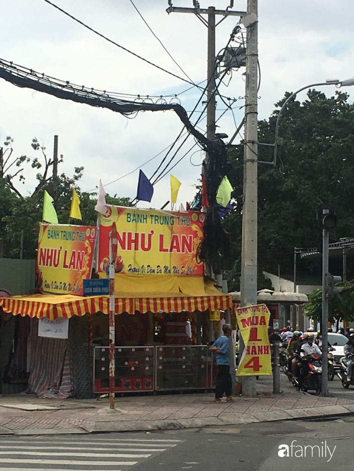 Sài Gòn: Mua bánh Trung thu cuối mùa với ưu đãi mua 1 tặng 3, mua 1 thành 4, liệu khách hàng lời hay rơi vào bẫy?-5