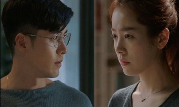 Vợ cũ gọi điện ngay đêm tân hôn cùng vợ mới, tôi khó xử trước tiếng thở đầy gấp gáp-1