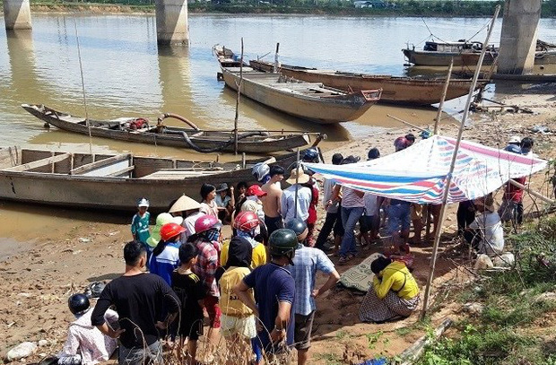 Hiện trường ám ảnh vụ vợ chồng ôm con gái 1 tuổi nhảy sông Thạch Hãn tự vẫn-5