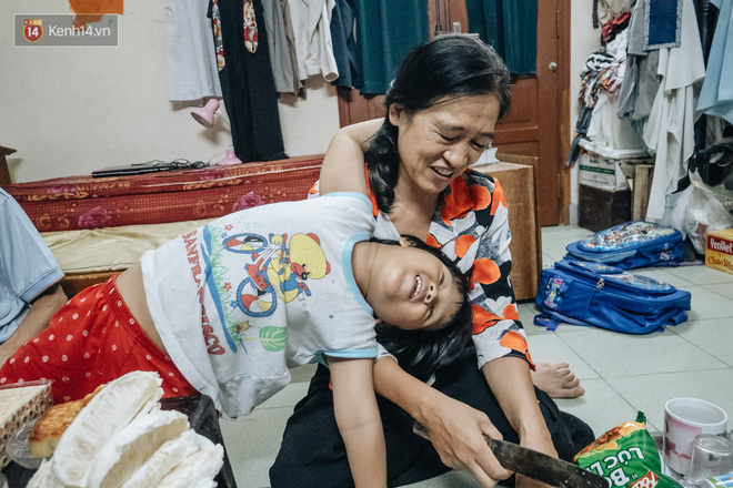 Chuyện nữ bác sĩ 53 tuổi sinh đôi 2 bé gái ở Hà Nội: Tôi có được con là tốt lắm rồi, không có chúng đời tôi còn khổ hơn nữa-8
