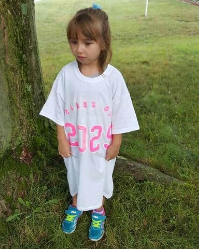 Những hình ảnh khó đỡ của con khi đi học chỉ có phụ huynh mới thấu hiểu: Mẹ mang mùa hè về đây đi-1