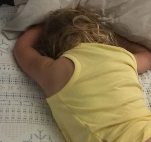 Những hình ảnh khó đỡ của con khi đi học chỉ có phụ huynh mới thấu hiểu: Mẹ mang mùa hè về đây đi-7