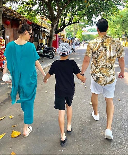 Kim Lý quá ngọt ngào khi biến sân bay thành ‘thiên đường tình yêu’ với Hồ Ngọc Hà-12