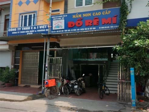 Bé 3 tuổi bị bỏ quên trên ô tô ở Bắc Ninh thoát chết nhờ cửa hé 10cm