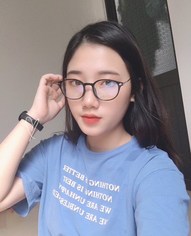 Hotgirl áo dài Đà Nẵng gây sốt bởi góc nghiêng cực giống Suzy, sở hữu hơn 12k follow Instagram và hàng chục clip triệu view-3
