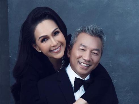 Kỉ niệm 25 năm ngày cưới, nữ hoàng ảnh lịch Diễm My được chồng tặng nhẫn kim cương 5 tỷ-5