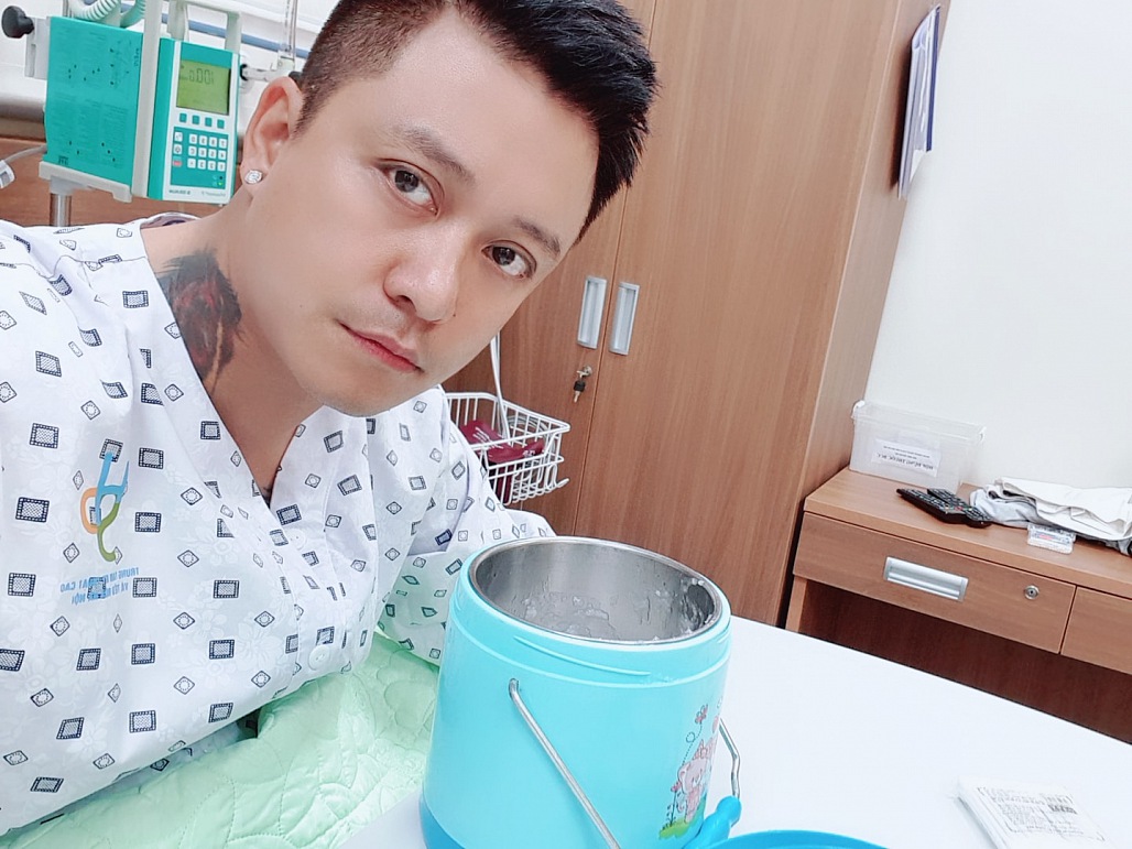 Tuấn Hưng nhập viện điều trị bệnh, bày tỏ tâm trạng xuống dốc vì bệnh tật-1