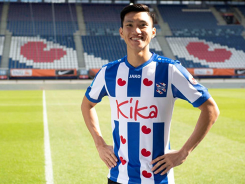 Bố Văn Hậu khóc nức nở tiễn con trai sang Hà Lan, Bùi Tiến Dũng rớt nước mắt chia tay cậu em cùng phòng-4