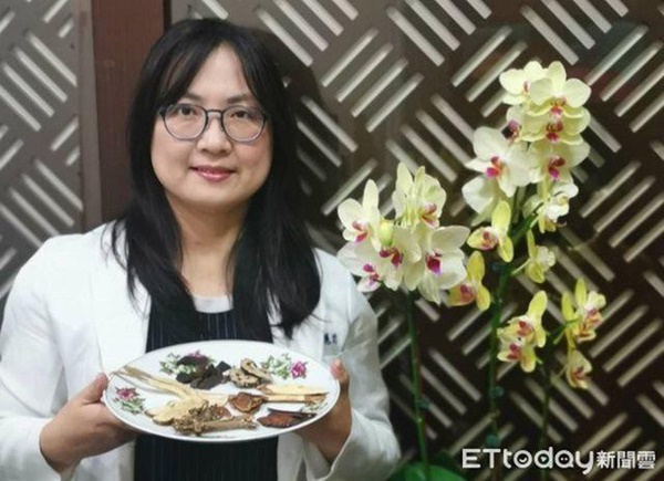 Chưa kết hôn nhưng ngực đã chảy xệ, co rúm: nguyên nhân đến từ thói quen ăn uống sai lầm mà nhiều người hay mắc phải-1