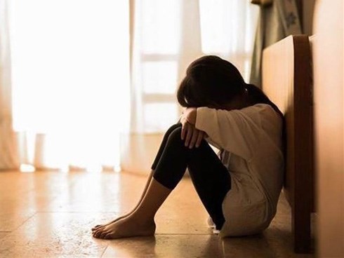 Bố của bạn trai về nhà giữa đêm, cô gái trẻ gặp chuyện kinh hoàng