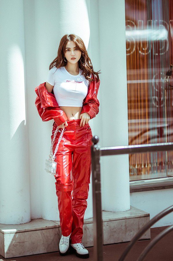 Từ phản cảm đến sành điệu, Ngọc Trinh thay đổi thế nào để bớt phô trương vòng 1?-7