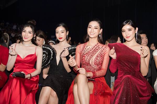 Hoa hậu Lương Thuỳ Linh diện váy xuyên thấu gợi cảm, tự tin đọ sắc các đàn chị-13