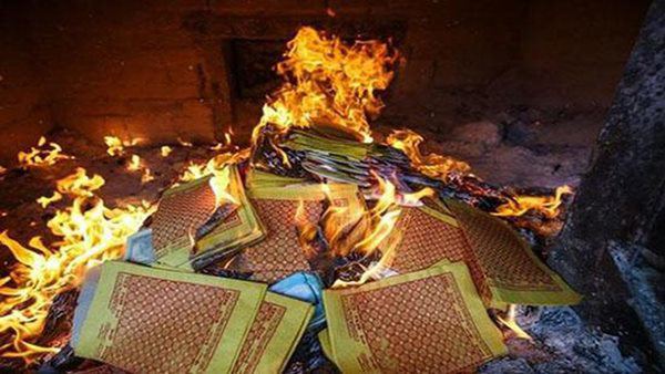 Bàn thờ đặt 5 thứ này dễ đắc tội thần linh, hỏi sao 3 đời vẫn nghèo đói-2