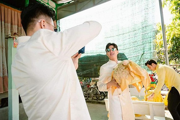 Làm phù rể như Quốc Trường: Lên đồ đơn giản mà vẫn chiếm spotlight của cả nhân vật chính-2