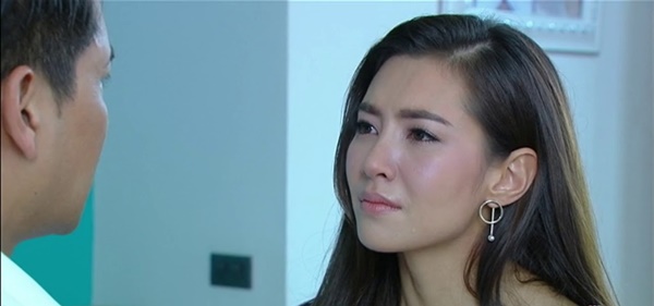 Chồng đòi ly hôn vì vợ mãi không đẻ được, mẹ chồng ngoài mặt vào hùa với con trai nhưng lại lén lút đưa con dâu 500 triệu rồi tiết lộ bí mật chôn giấu-1