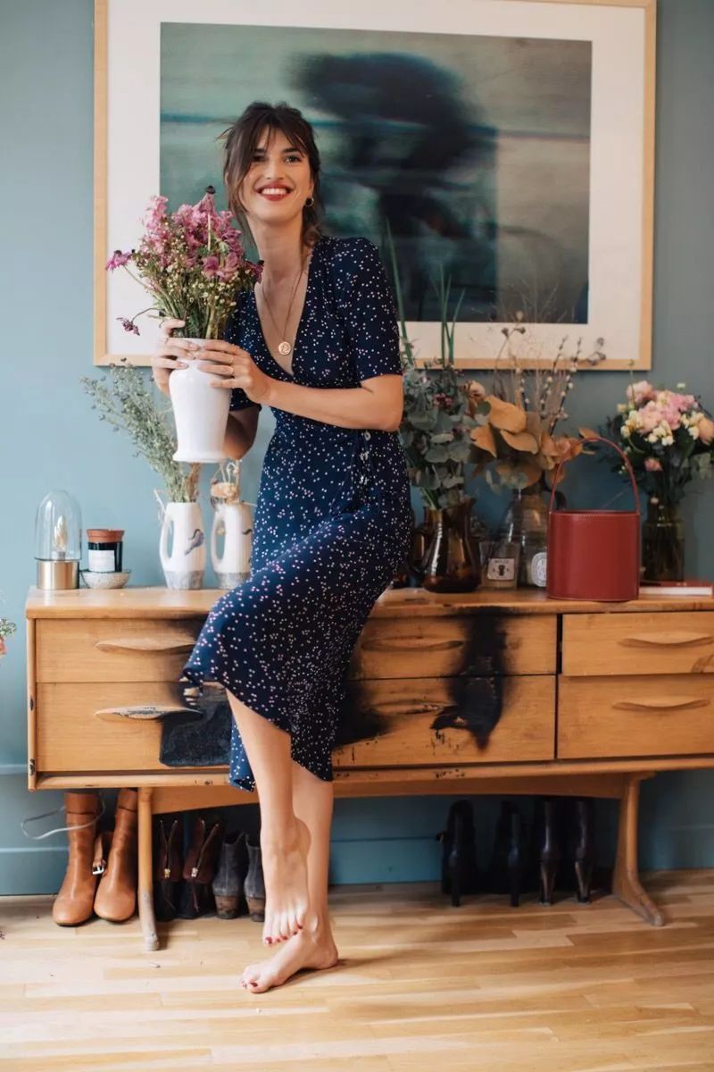 Diện đồ bình dân mà vẫn đẳng cấp, đó là vì phụ nữ Pháp luôn ưu tiên cho những item có họa tiết và chất liệu này-1