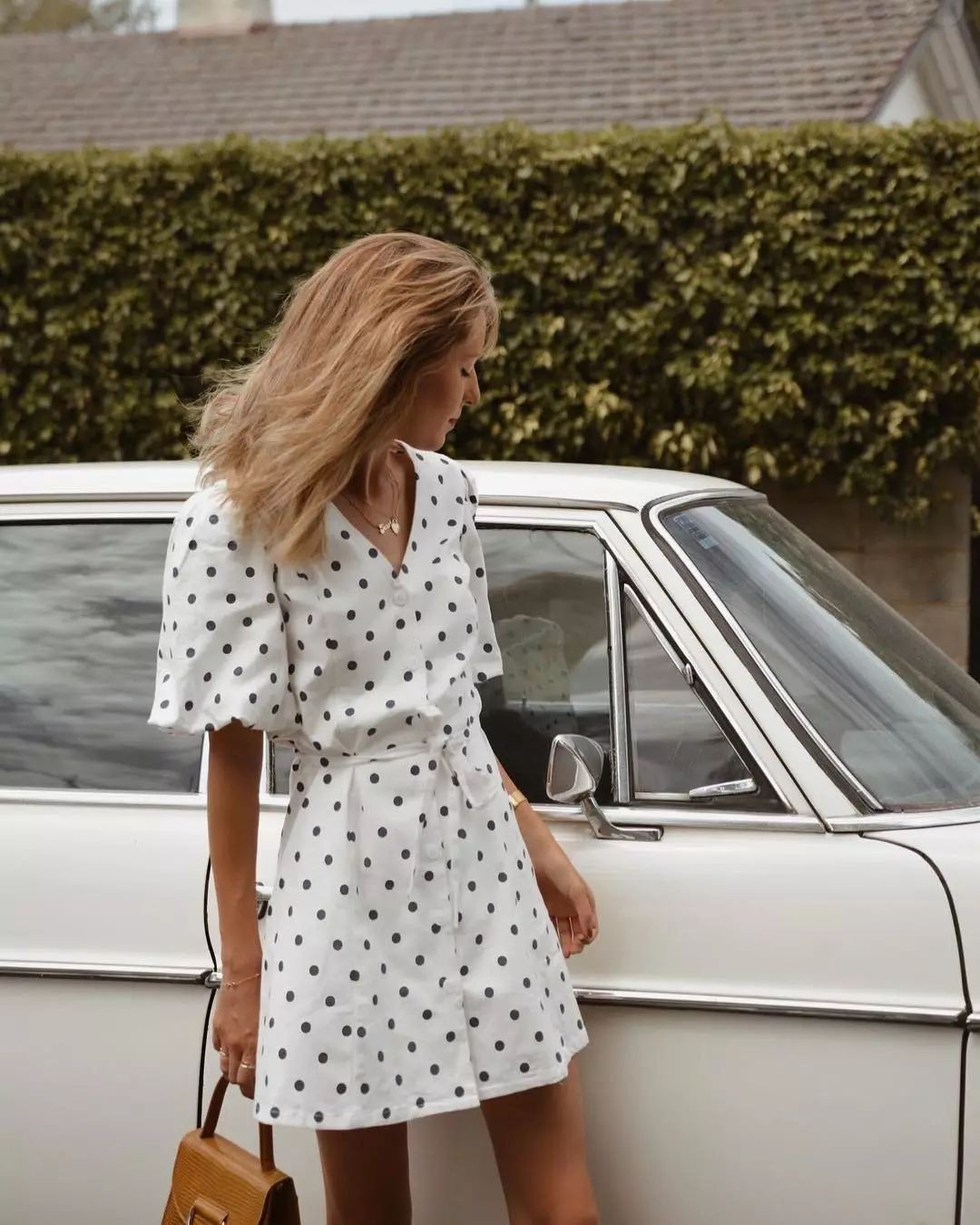 Diện đồ bình dân mà vẫn đẳng cấp, đó là vì phụ nữ Pháp luôn ưu tiên cho những item có họa tiết và chất liệu này-4