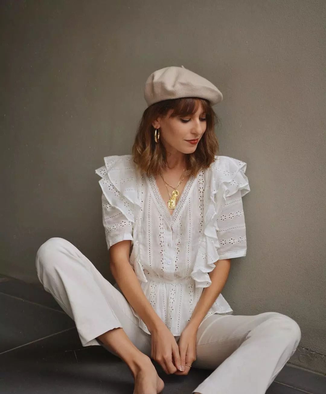 Diện đồ bình dân mà vẫn đẳng cấp, đó là vì phụ nữ Pháp luôn ưu tiên cho những item có họa tiết và chất liệu này-10