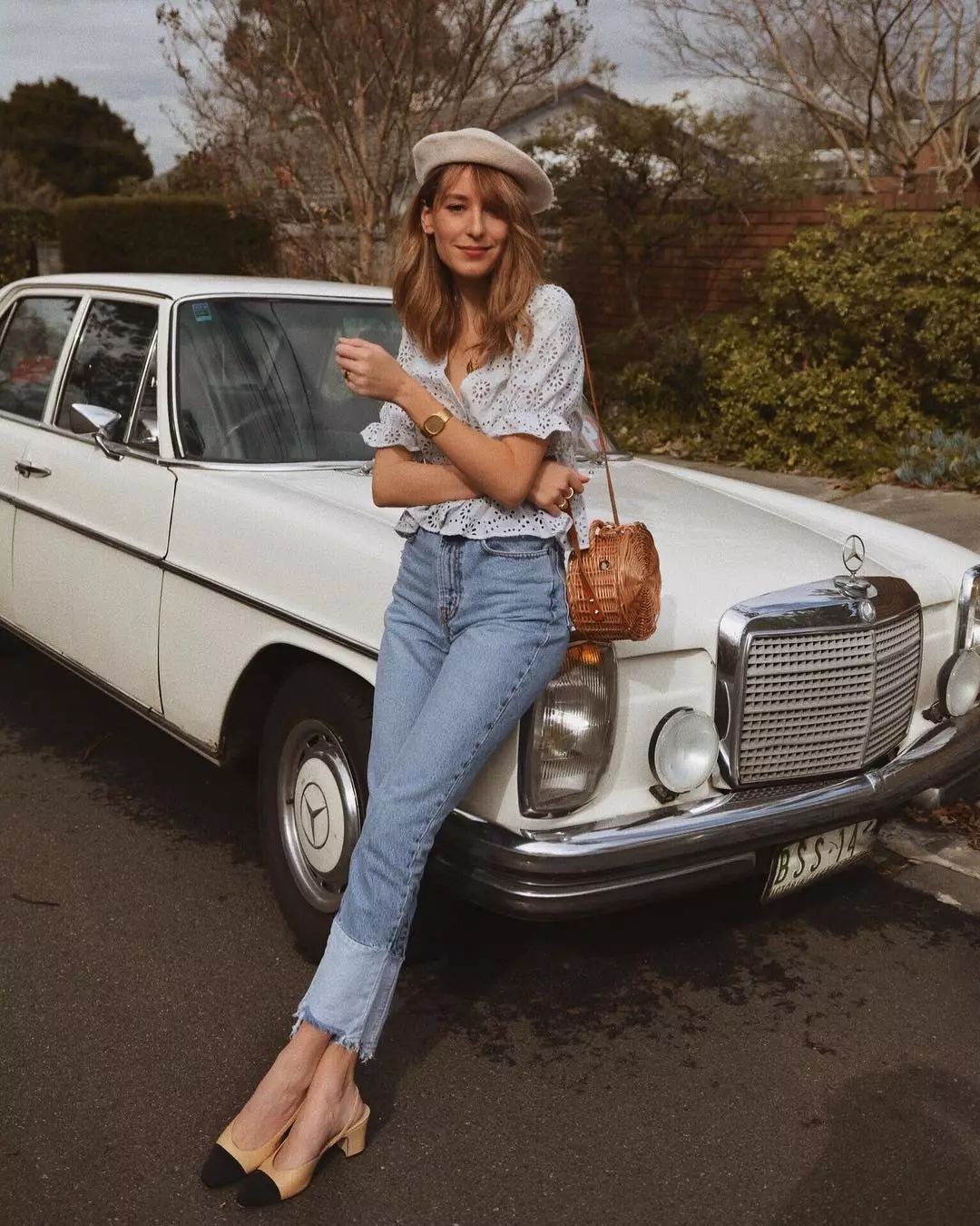 Diện đồ bình dân mà vẫn đẳng cấp, đó là vì phụ nữ Pháp luôn ưu tiên cho những item có họa tiết và chất liệu này-11