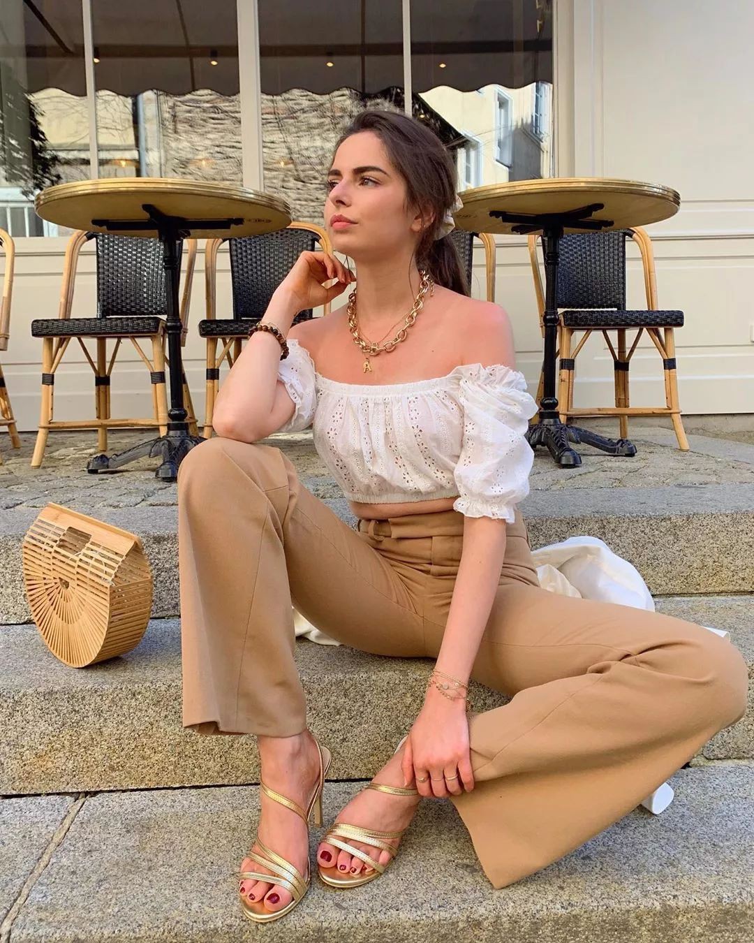 Diện đồ bình dân mà vẫn đẳng cấp, đó là vì phụ nữ Pháp luôn ưu tiên cho những item có họa tiết và chất liệu này-12