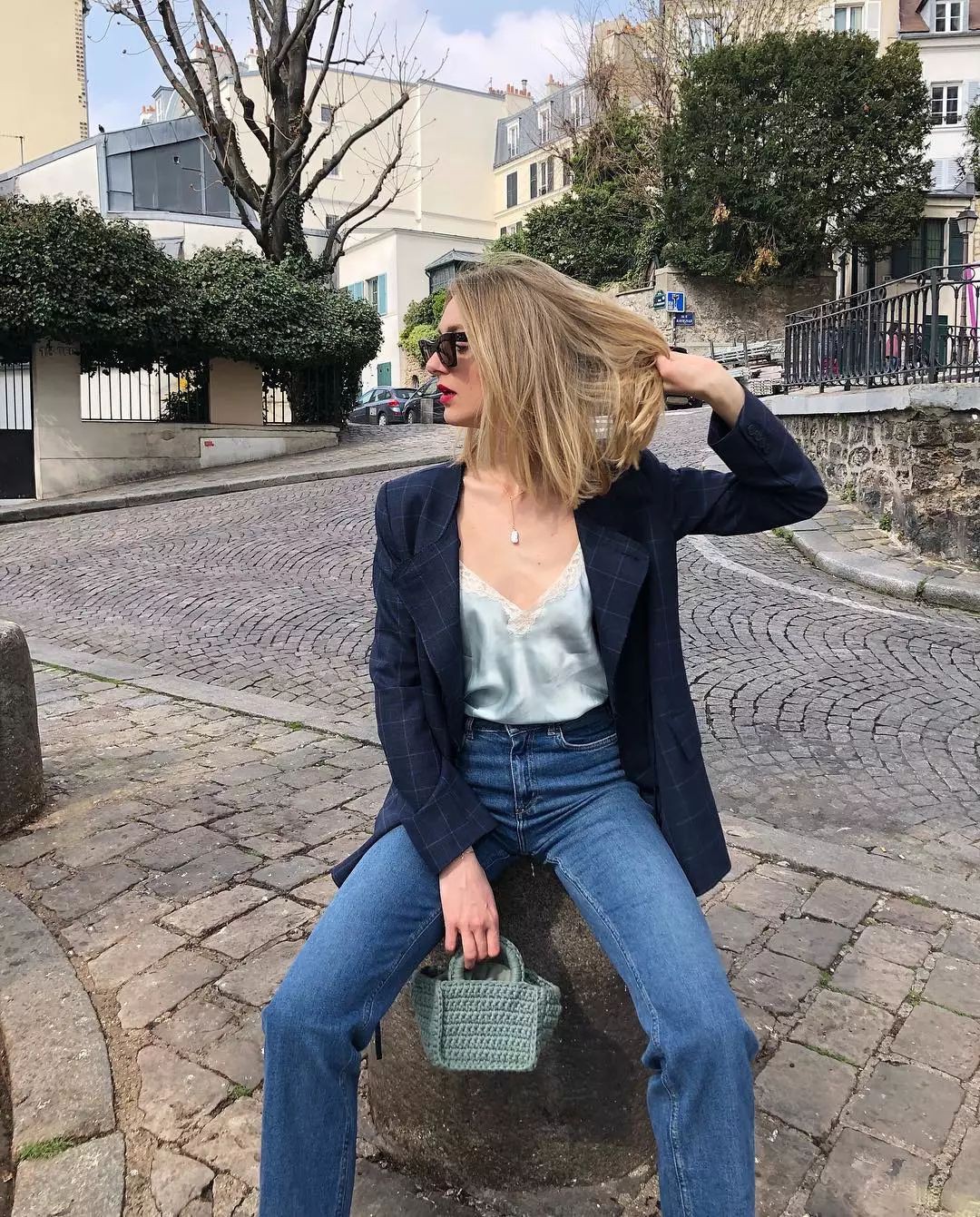 Diện đồ bình dân mà vẫn đẳng cấp, đó là vì phụ nữ Pháp luôn ưu tiên cho những item có họa tiết và chất liệu này-15