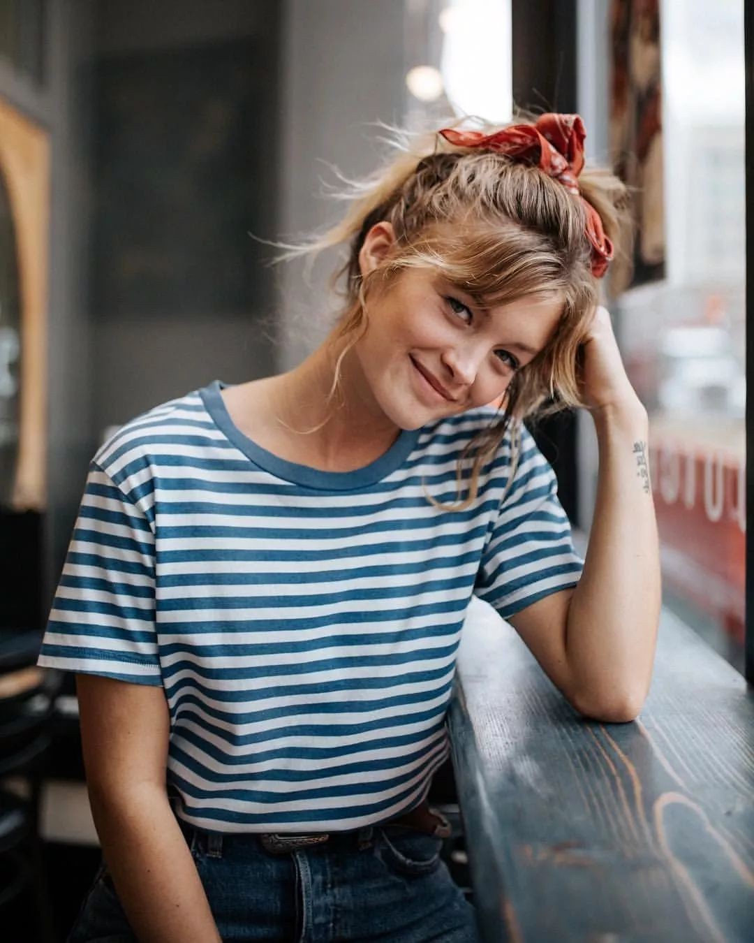 Diện đồ bình dân mà vẫn đẳng cấp, đó là vì phụ nữ Pháp luôn ưu tiên cho những item có họa tiết và chất liệu này-8