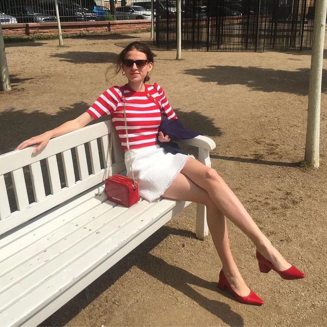 Diện đồ bình dân mà vẫn đẳng cấp, đó là vì phụ nữ Pháp luôn ưu tiên cho những item có họa tiết và chất liệu này-9