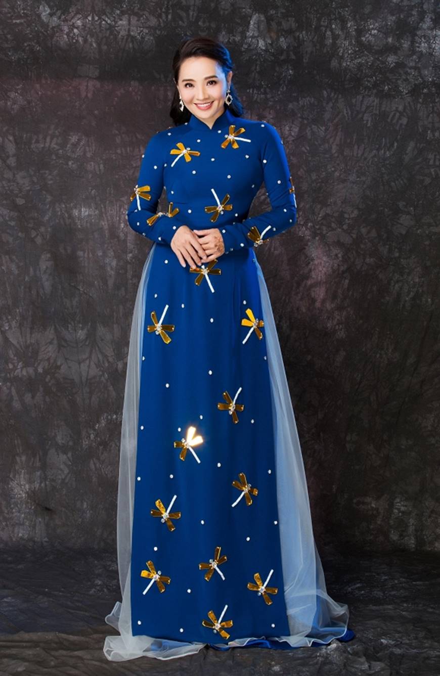 Bà mẹ đẫm nước mắt Hoài An ấn tượng với vẻ ngoài trẻ trung lấn át cả thiếu nữ khi diện áo dái thướt tha-10