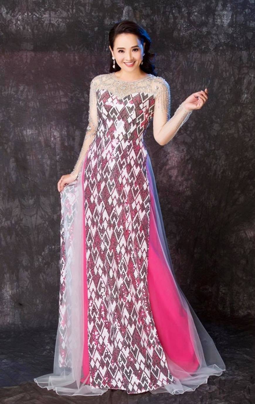 Bà mẹ đẫm nước mắt Hoài An ấn tượng với vẻ ngoài trẻ trung lấn át cả thiếu nữ khi diện áo dái thướt tha-5