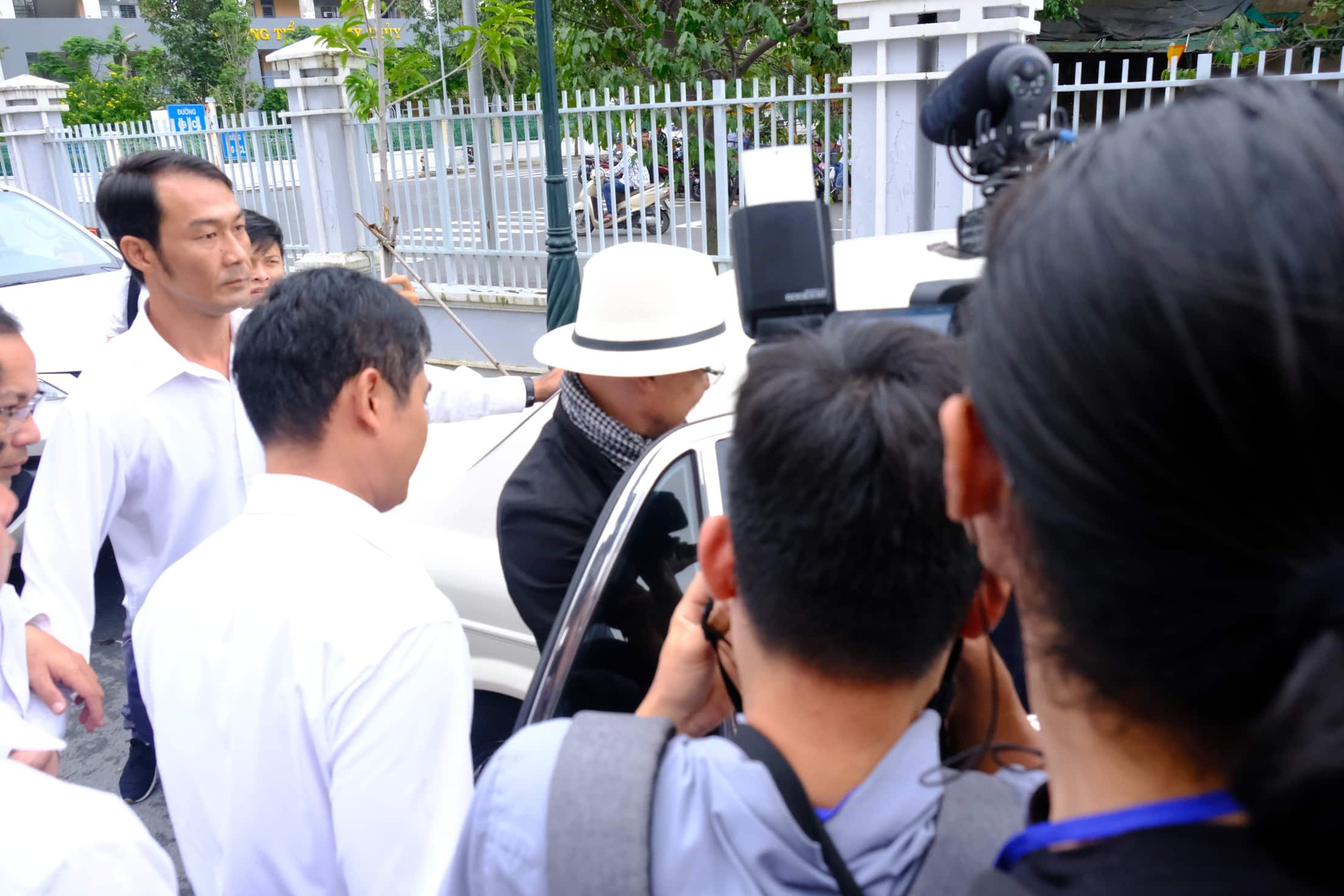 NÓNG: Bà Thảo vắng mặt trong phiên tòa ly hôn nghìn tỷ, ông Vũ cho biết không muốn nhắc đến chuyện gia đình-6