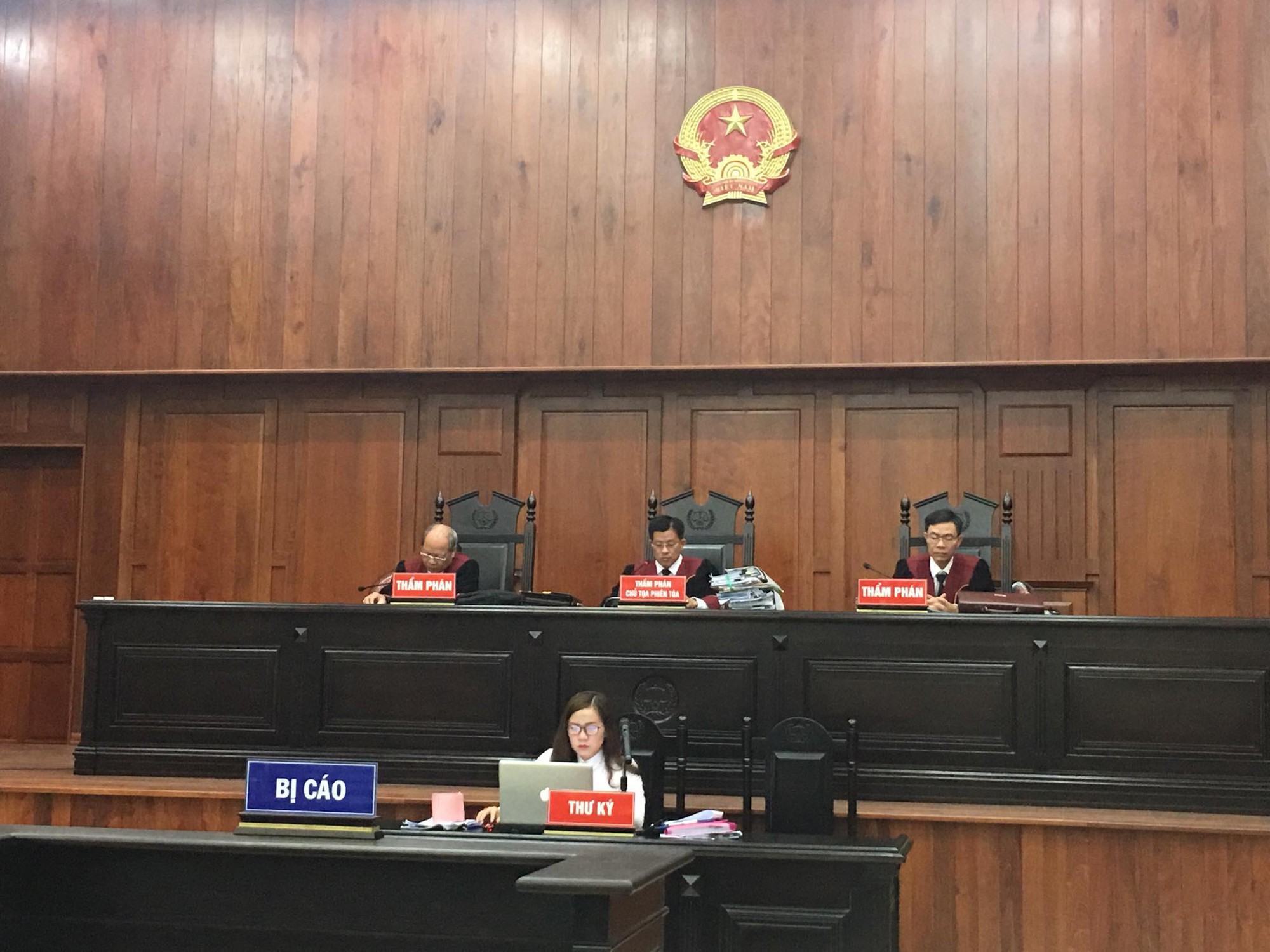 NÓNG: Bà Thảo vắng mặt trong phiên tòa ly hôn nghìn tỷ, ông Vũ cho biết không muốn nhắc đến chuyện gia đình-10