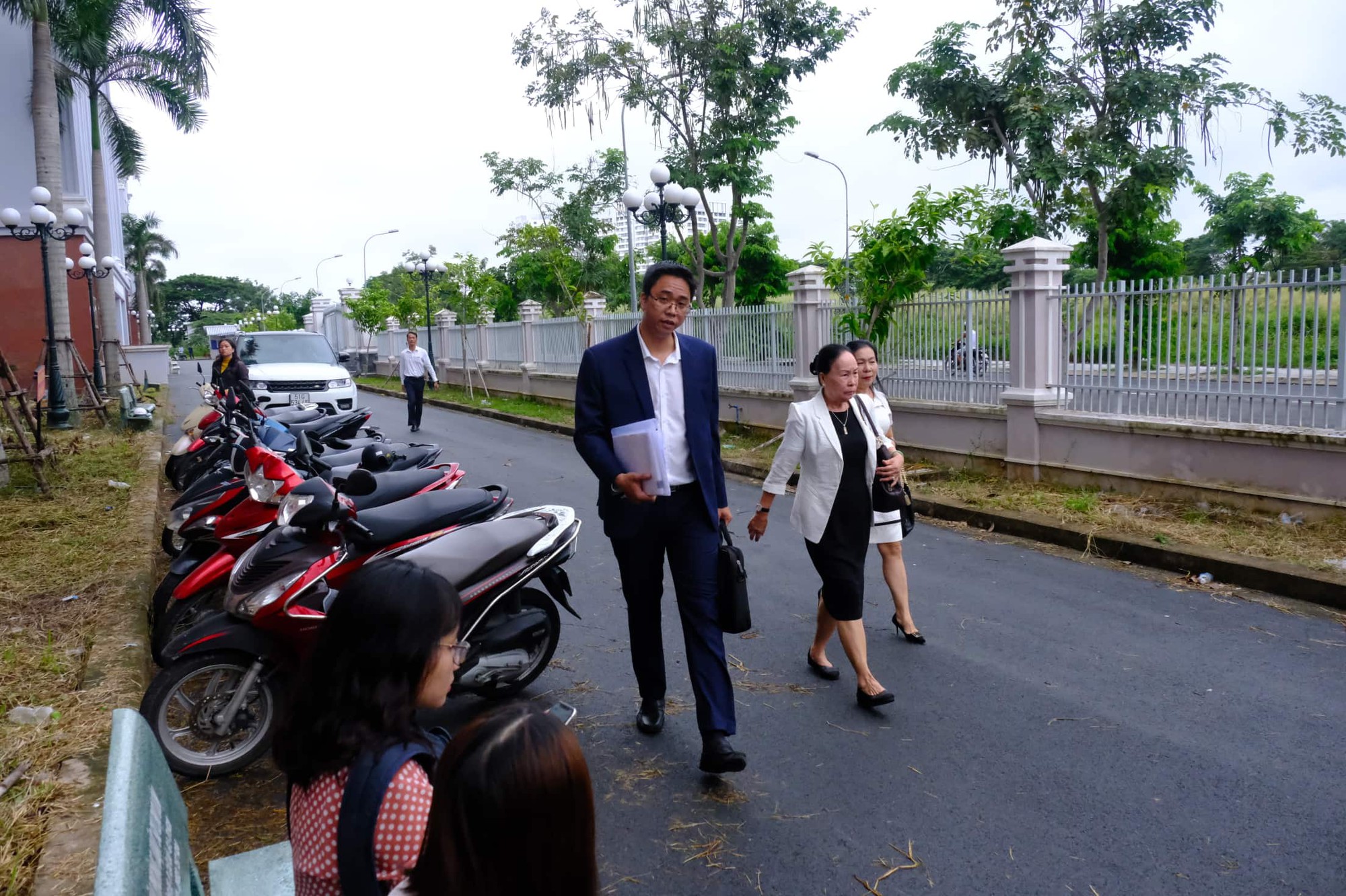 NÓNG: Bà Thảo vắng mặt trong phiên tòa ly hôn nghìn tỷ, ông Vũ cho biết không muốn nhắc đến chuyện gia đình-15