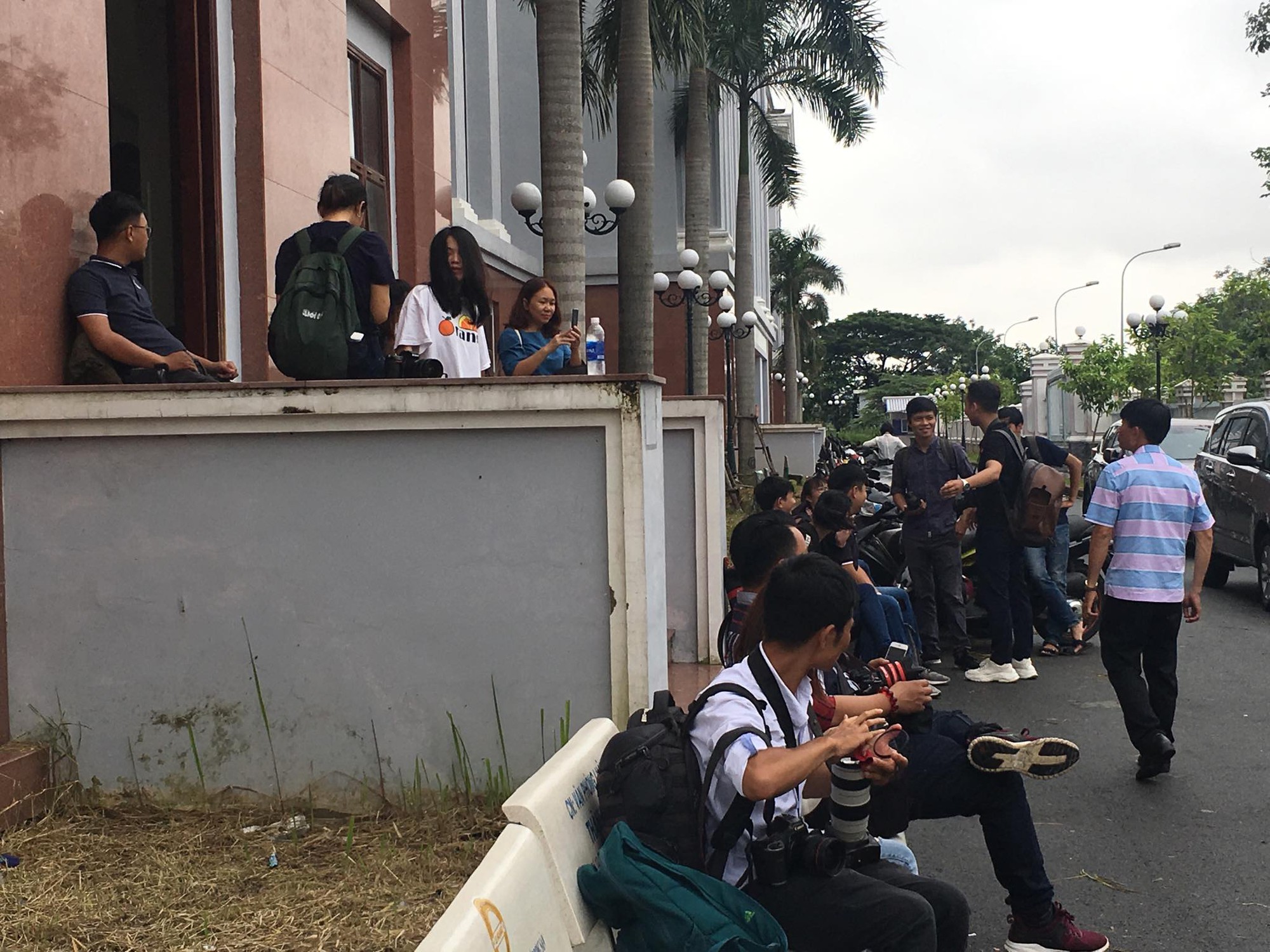 NÓNG: Bà Thảo vắng mặt trong phiên tòa ly hôn nghìn tỷ, ông Vũ cho biết không muốn nhắc đến chuyện gia đình-16