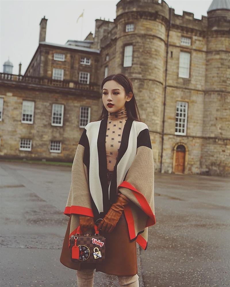 Huyền Baby đi tới đâu cũng khoe street style sang chảnh - Sam hóa nàng thơ điệu đà hết phần thiên hạ-1