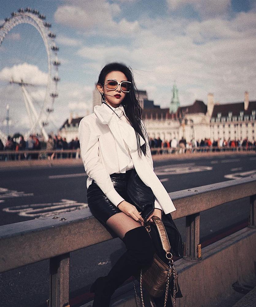 Huyền Baby đi tới đâu cũng khoe street style sang chảnh - Sam hóa nàng thơ điệu đà hết phần thiên hạ-2