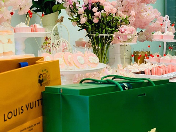 Vắng Lý Thần, sinh nhật tuổi 38 của Phạm Băng Băng vẫn ngập tràn đồ hiệu-7