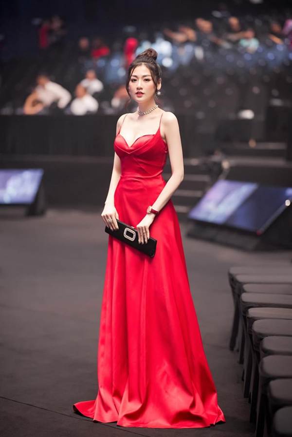 Tiểu Vy đăng ảnh gợi cảm, Mai Phương Thuý trầm trồ: Hoa hậu đẹp nhất đây rồi!-8