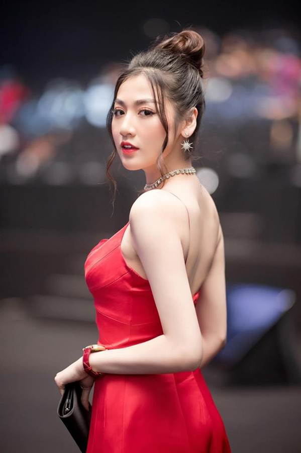 Tiểu Vy đăng ảnh gợi cảm, Mai Phương Thuý trầm trồ: Hoa hậu đẹp nhất đây rồi!-9