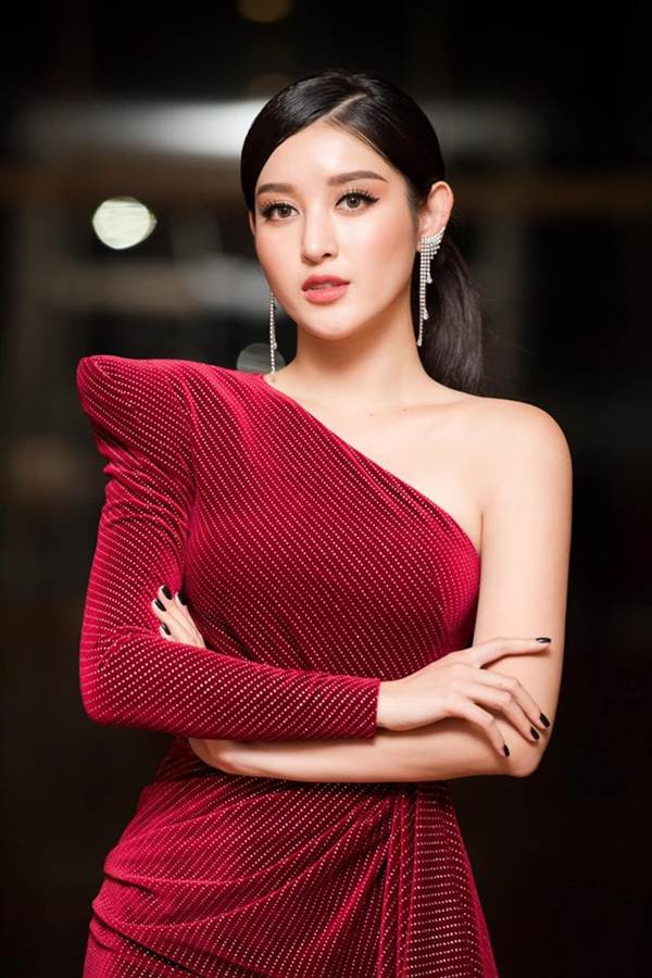 Tiểu Vy đăng ảnh gợi cảm, Mai Phương Thuý trầm trồ: Hoa hậu đẹp nhất đây rồi!-10