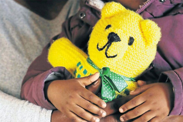 Người mẹ chia sẻ câu nói nhói lòng của con gái 3 tuổi bị bố của bạn cưỡng hiếp: Chỗ đó của con rất đau-1