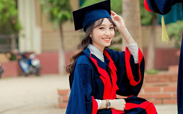 Nụ cười tỏa nắng của cô nữ sinh bị liệt 2 chân: Nhiều lúc em cảm thấy mình vẫn bình thường như mọi người-1