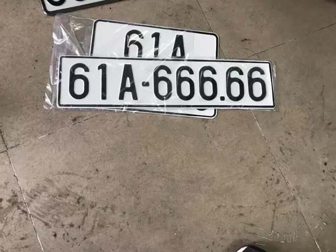 Chủ xe Mazda siêu may mắn bốc được biển số đẹp 61A 666.66-1