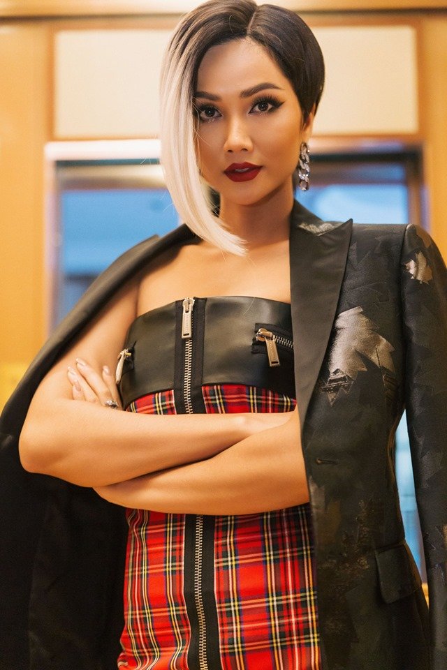 HHen Niê bị so sánh với nhân vật phản diện chuyên... ăn cắp chó chỉ vì thử nghiệm kiểu tóc mới-4