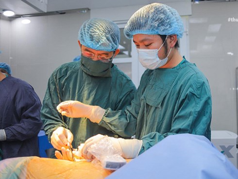'Cứu' quả thận mắc sỏi san hô 7cm không cần mổ mở