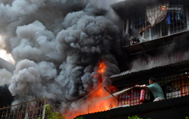Hà Nội: Cháy lớn tại khu tập thể Kim Liên, người dân khóc nghẹn vì ngọn lửa bao trùm kinh hoàng-2