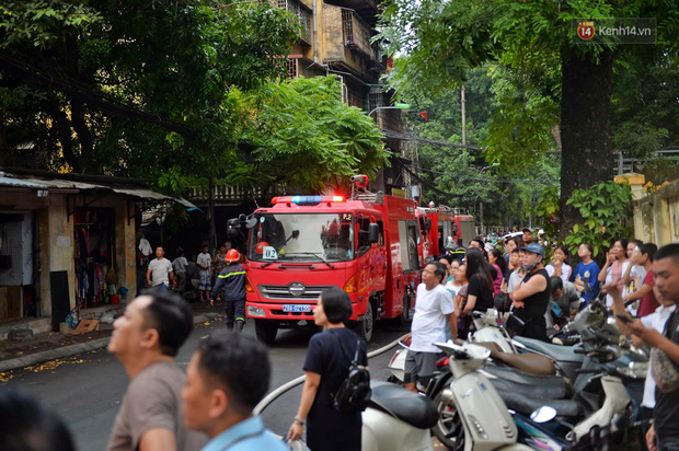Hà Nội: Cháy lớn tại khu tập thể Kim Liên, người dân khóc nghẹn vì ngọn lửa bao trùm kinh hoàng-8
