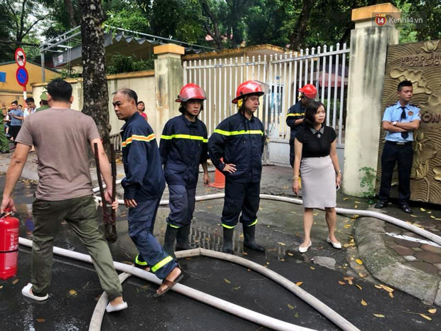 Hà Nội: Cháy lớn tại khu tập thể Kim Liên, người dân khóc nghẹn vì ngọn lửa bao trùm kinh hoàng-9
