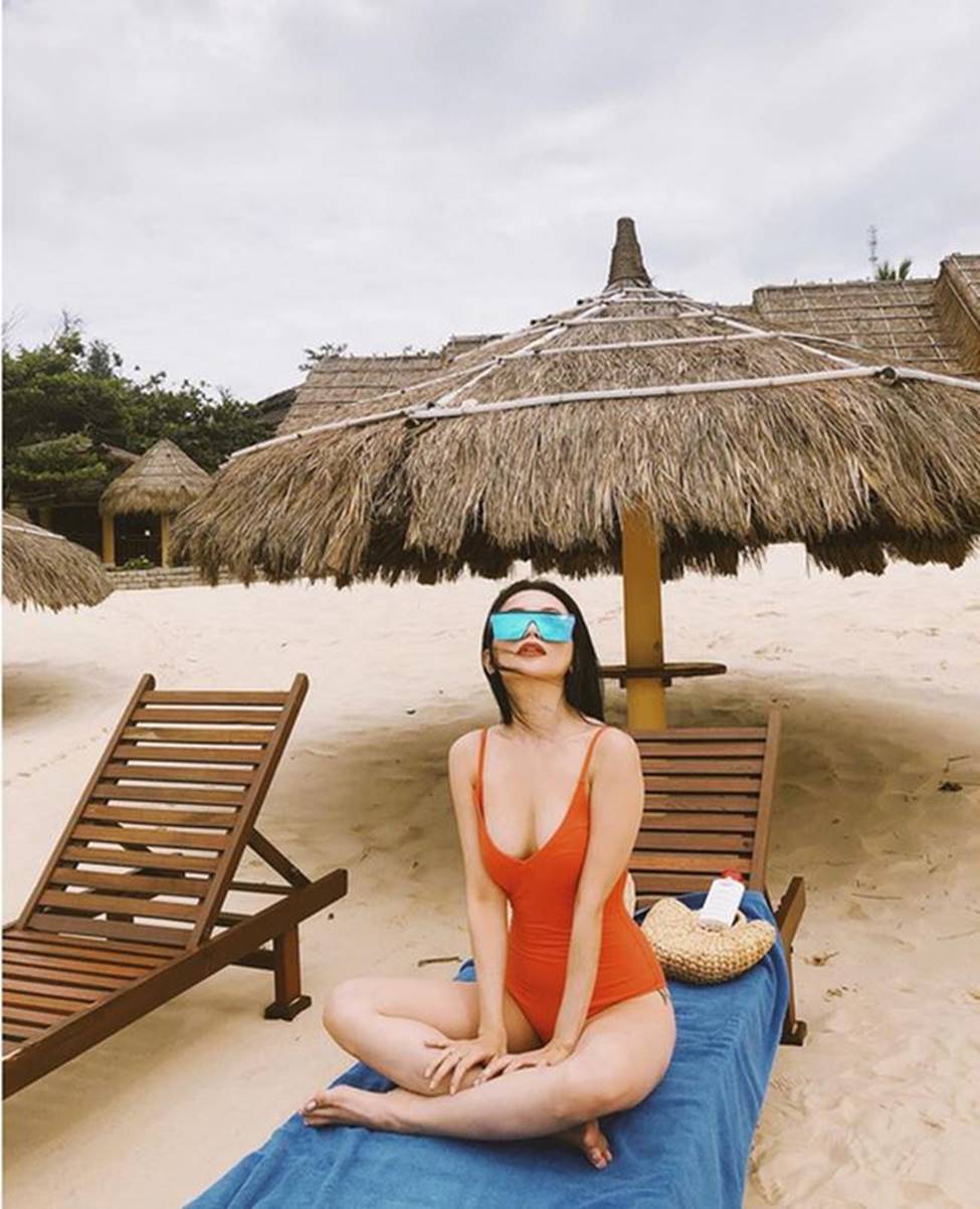 2 nàng nấm lùn hot nhất nhì Việt Nam mê khoe body với bikini, nội y bé xíu-16