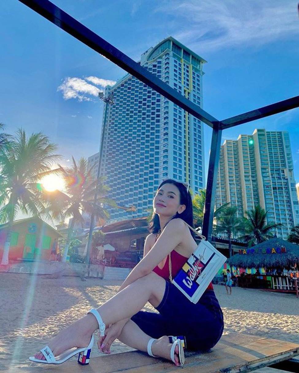 2 nàng nấm lùn hot nhất nhì Việt Nam mê khoe body với bikini, nội y bé xíu-18