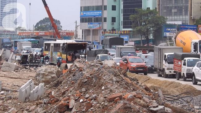 CẢNH BÁO: Chất lượng không khí ở Hà Nội đang ở mức rất xấu, người dân đối mặt với bụi dày đặc khi ra đường-11